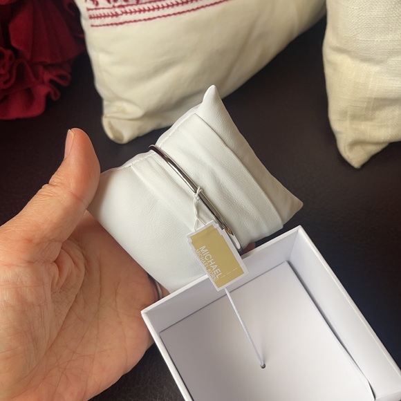 NWT MICHAEL KORS SILVER-TONE LOGO BRACELET - Picture 4 of 6